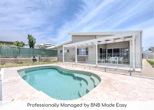Dubbo House | Sunningdale - Pool Entertainer, Luxurious Living