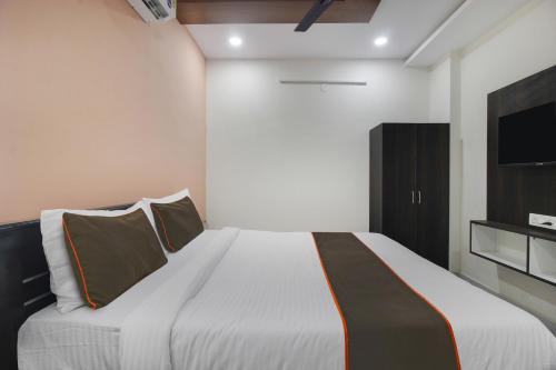 Manikonda Hotel | Super Collection O SIRI GRAND INN