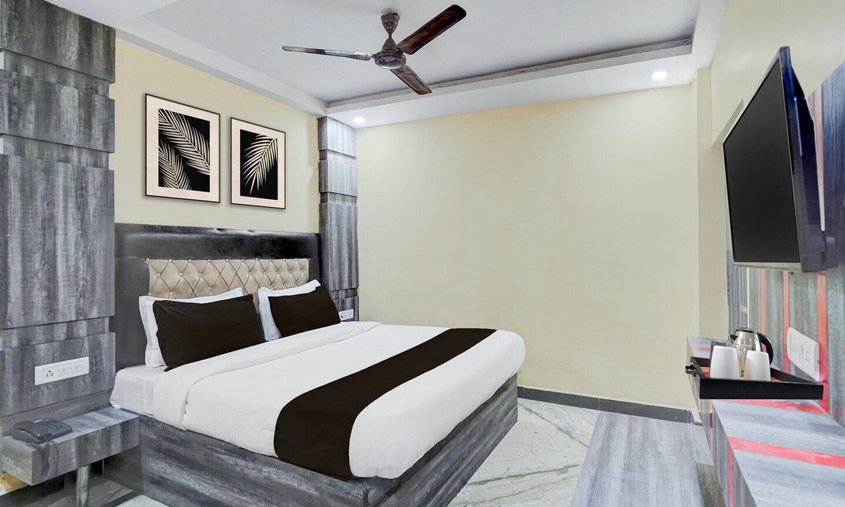 Civil Lines House | Super Deluxe RoomAmba Palace