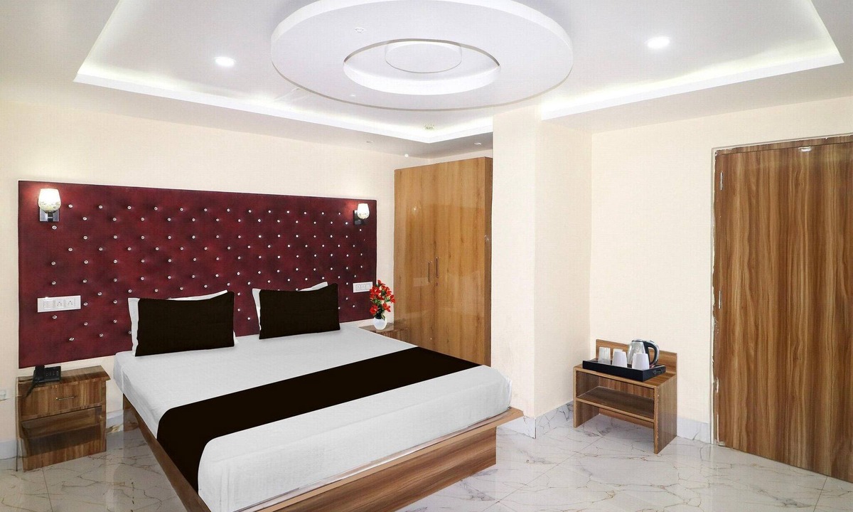 Dhanbad House | Super Deluxe RoomHOTEL RISE AND DINE RESTAURANT