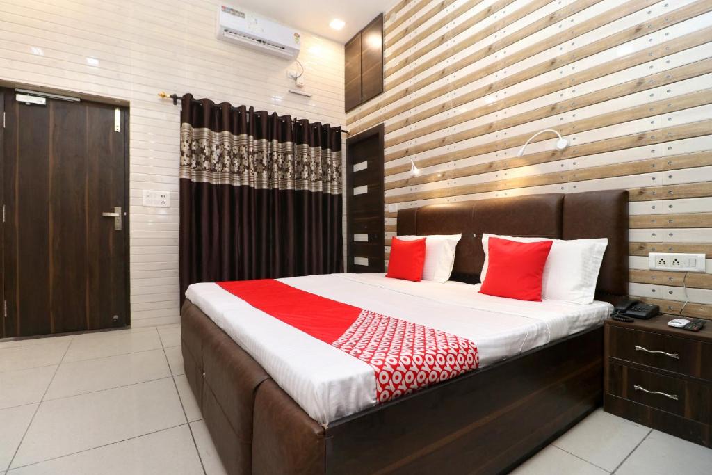 Jalandhar Hotel | Super Hotel O Max