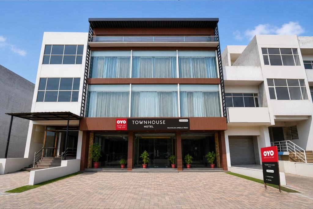 Zirakpur Hotel | Super Townhouse by OYO Old Kalka Ambala Road Formerly Viraj inn