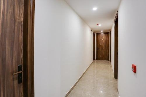 DLF Phase 3 Hotel | Super Townhouse MA-32