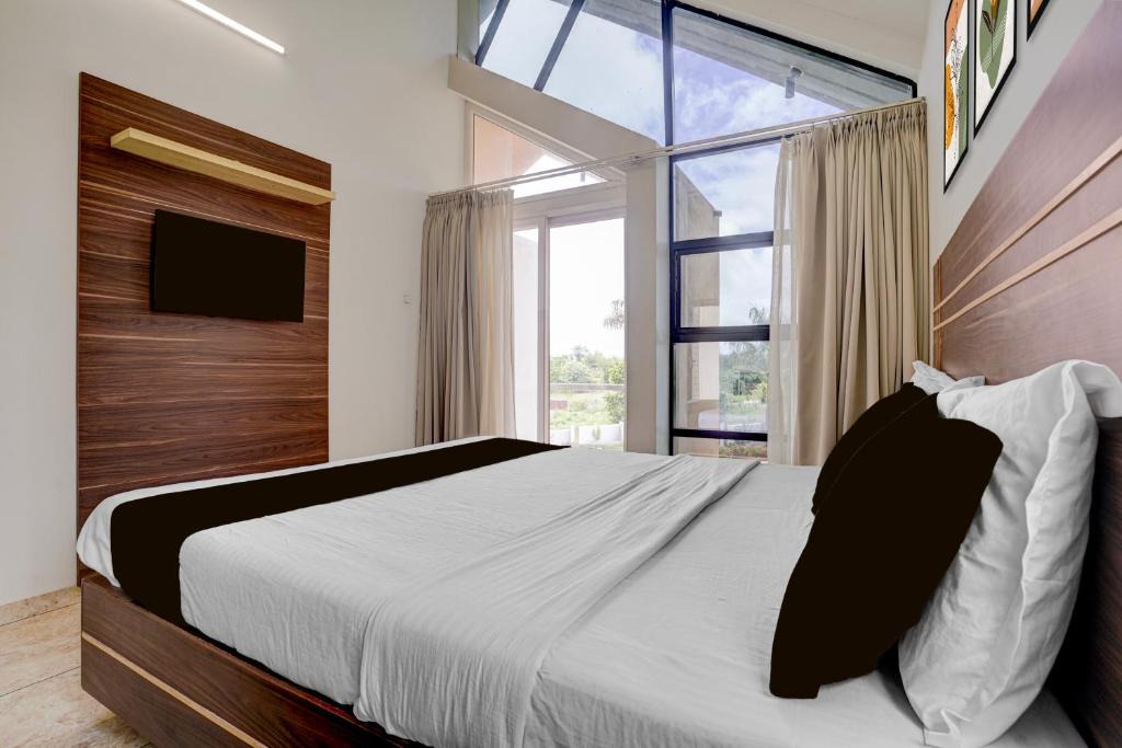 Kyarkoppa Hotel | Super Townhouse Oak Rising Water Park Dharwad Formerly Rising Resorts and Spa
