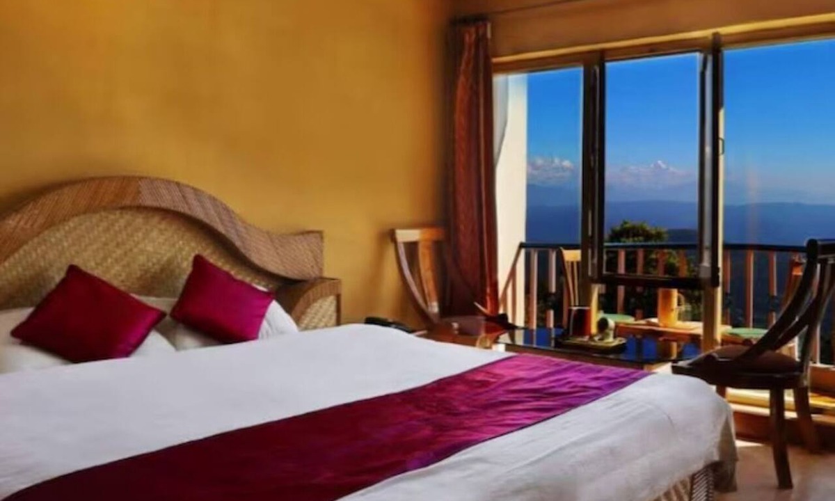 Kausani Hotel | Swaasha Vista