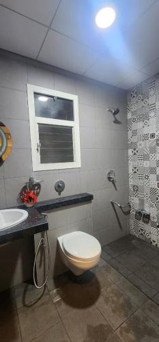 Gandhinagar House | Swalika- Boutique 2 BHK Luxurious Living Pool View GIFT CITY