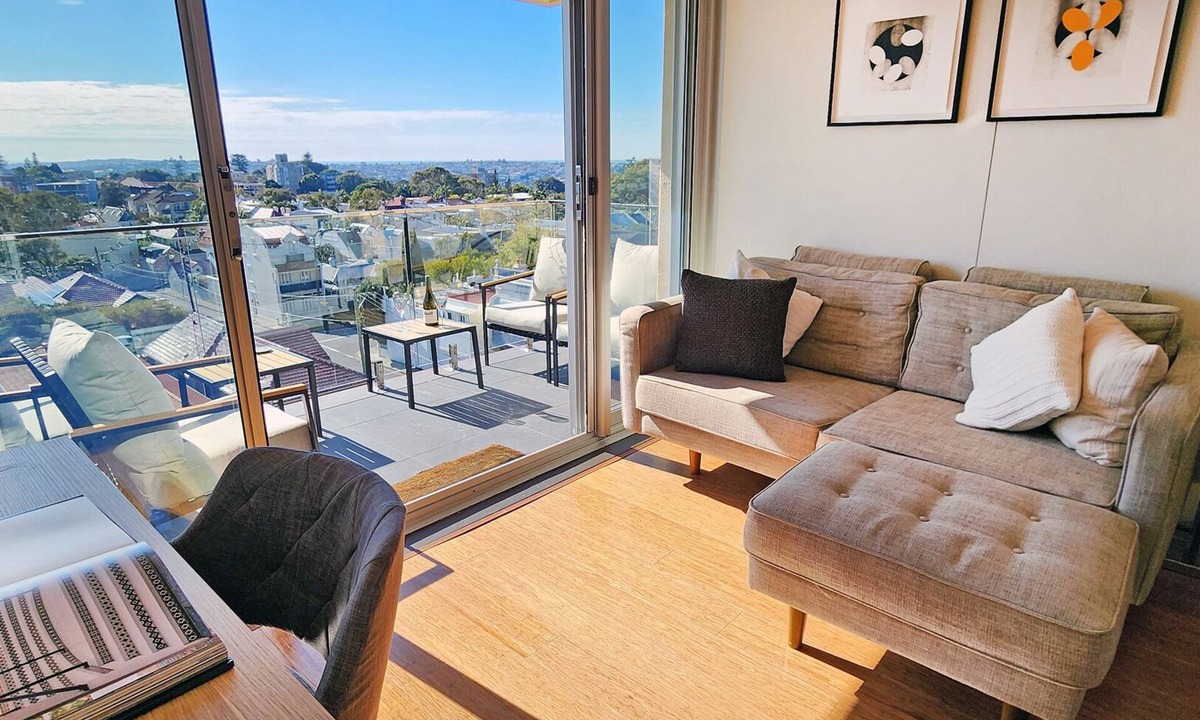 Bondi Junction Apartment | Sweeping Harbour & Ocean Views Over Sydney's East - Pool+ Parking+Harbour Views