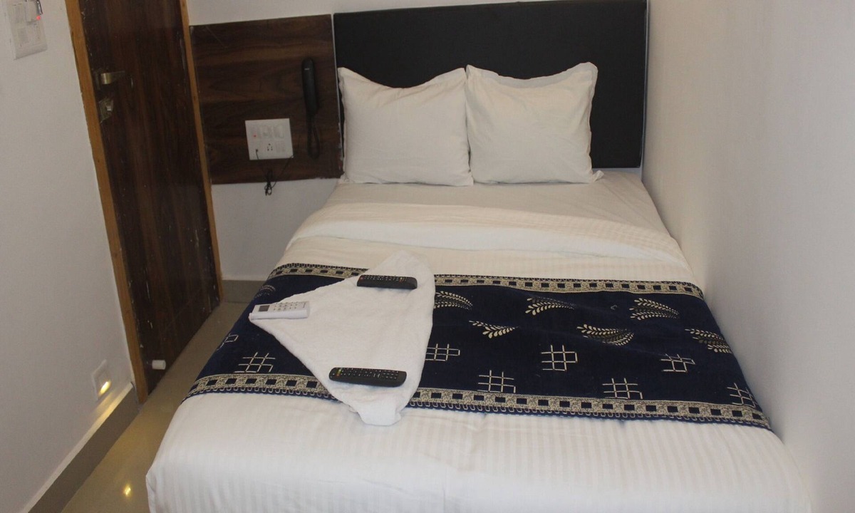 Sakinaka House | Tanvi Guest House