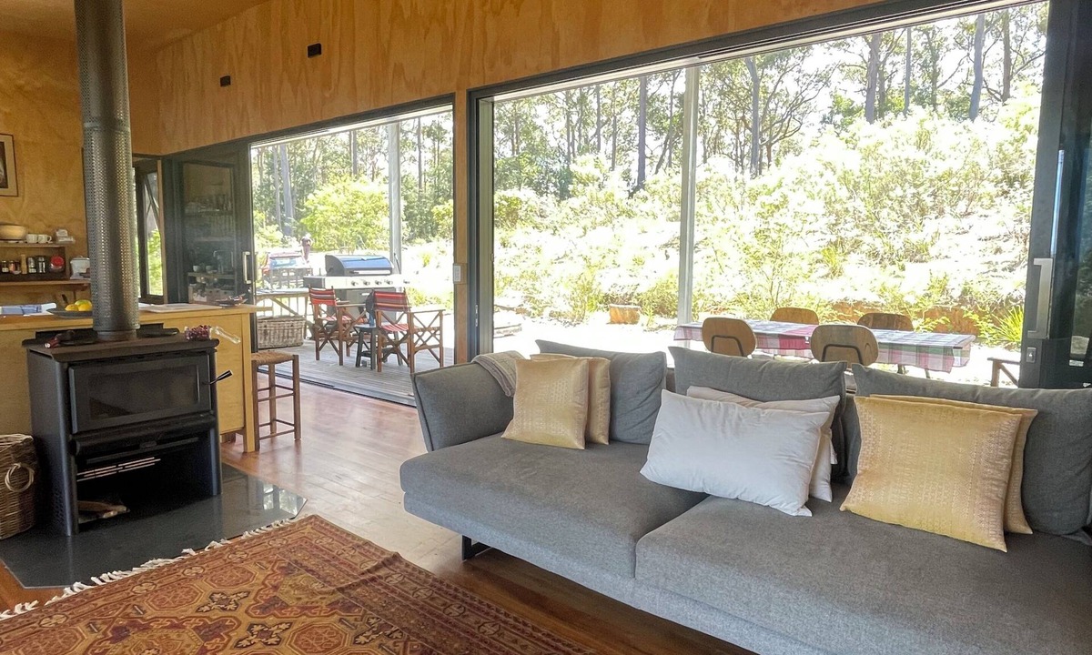 Chinnock House | Tathra, bush retreat, 2 km from stunning Sapphire coast beaches. Pet Friendly!