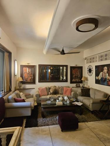 Pali Hill Apartment | The BeautIFUl BollyWooD HOME 2BHK in Bandra