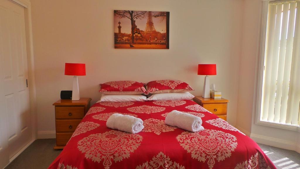 South Tamworth Villa | The Bell House