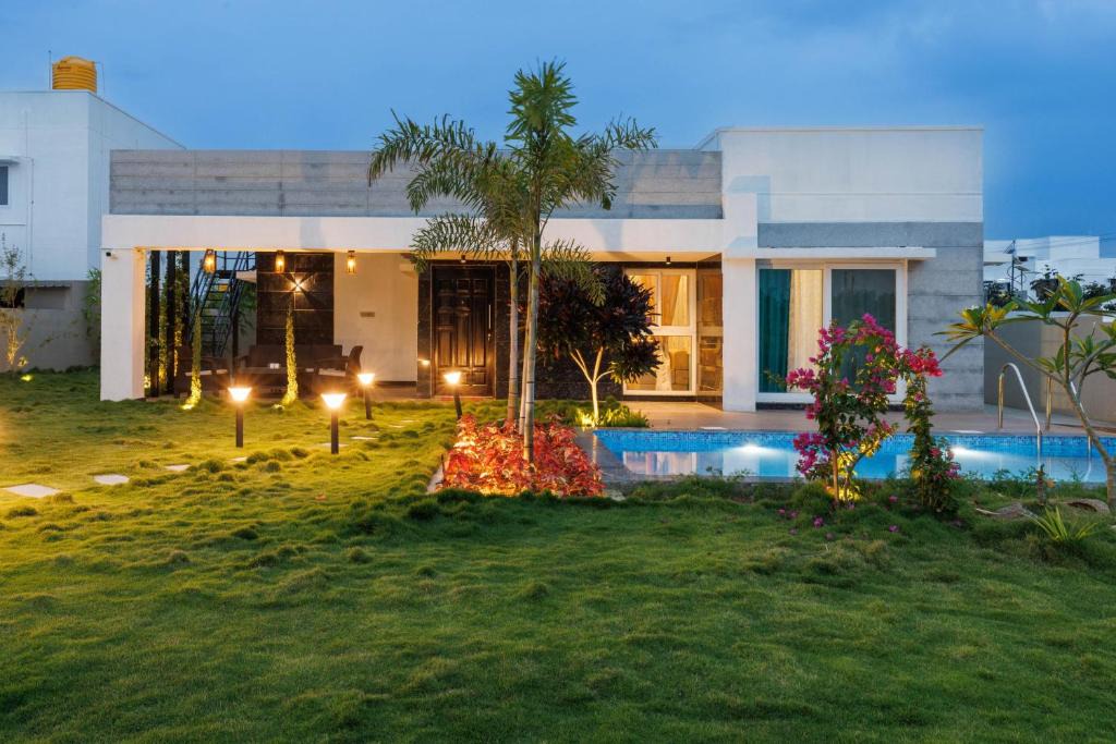 Hosur Apartment | The Blue Orchard Private Pool Lawn 1hr HSR