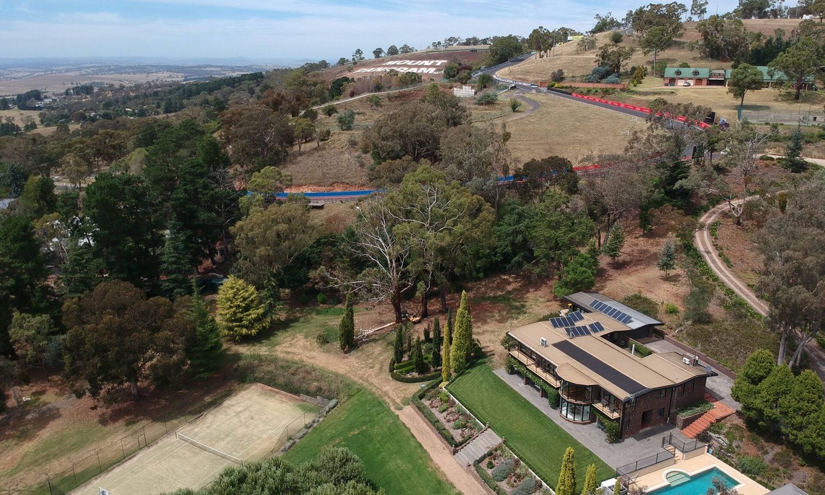 Mount Panorama House | The Cutting Estate Mount Panorama