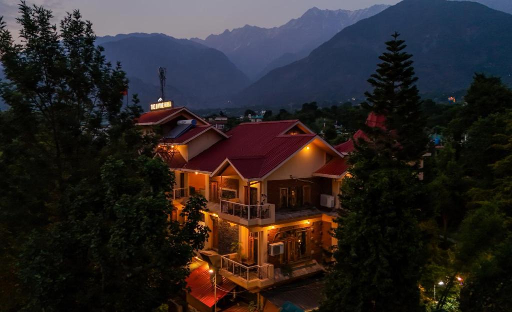 Fatehpur House | The Divine Hima