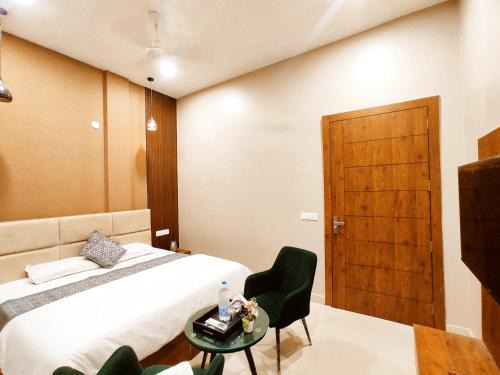 Ludhiana Hotel | THE ELITE REGENCY - A Premium Hotel By Crowne Group - Adjoining MBD Mall Ferozepur Road