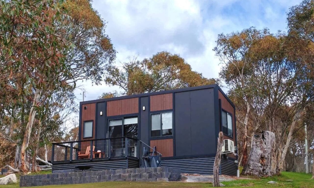 Braemar Bay House | The Frosty Trout - Lakeside Snowy Mts Tiny House