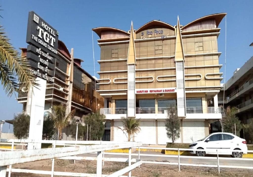 Mahesana Hotel | The Grand Takshak Hotel