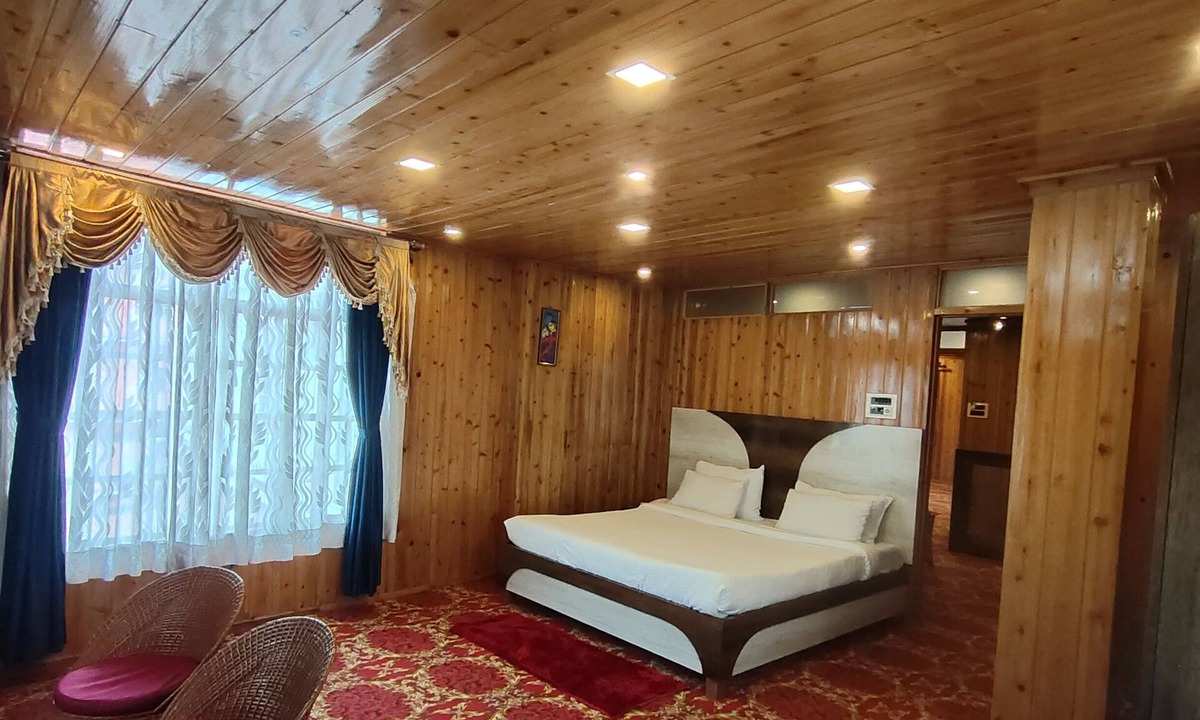 Kurseong Hotel | The Kaizer Valley Hotel