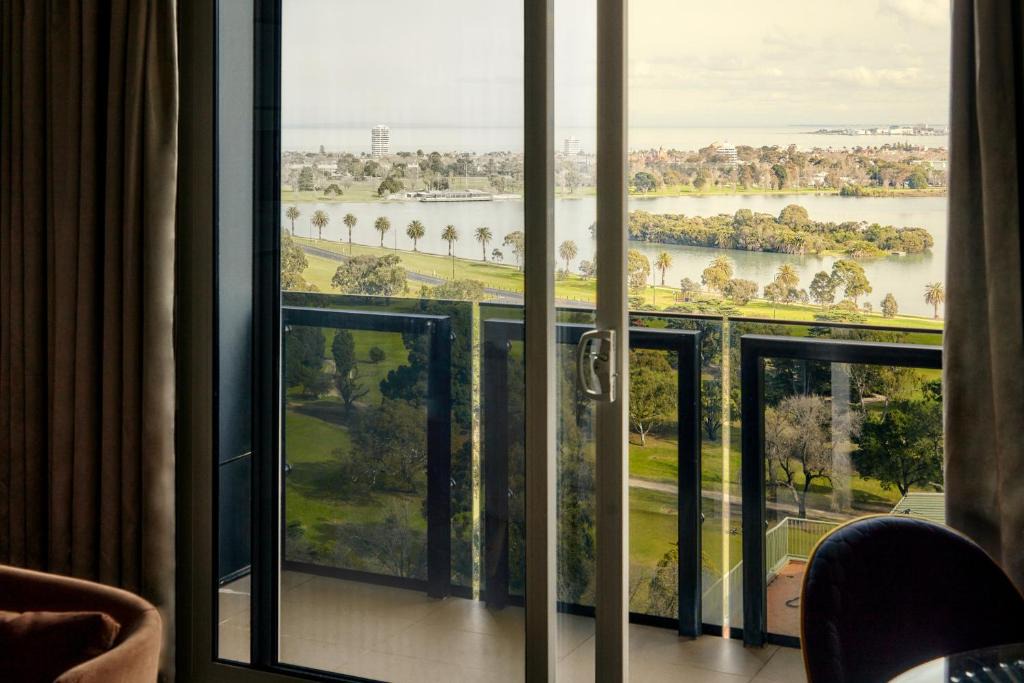 Melbourne Hotel | The Kinson