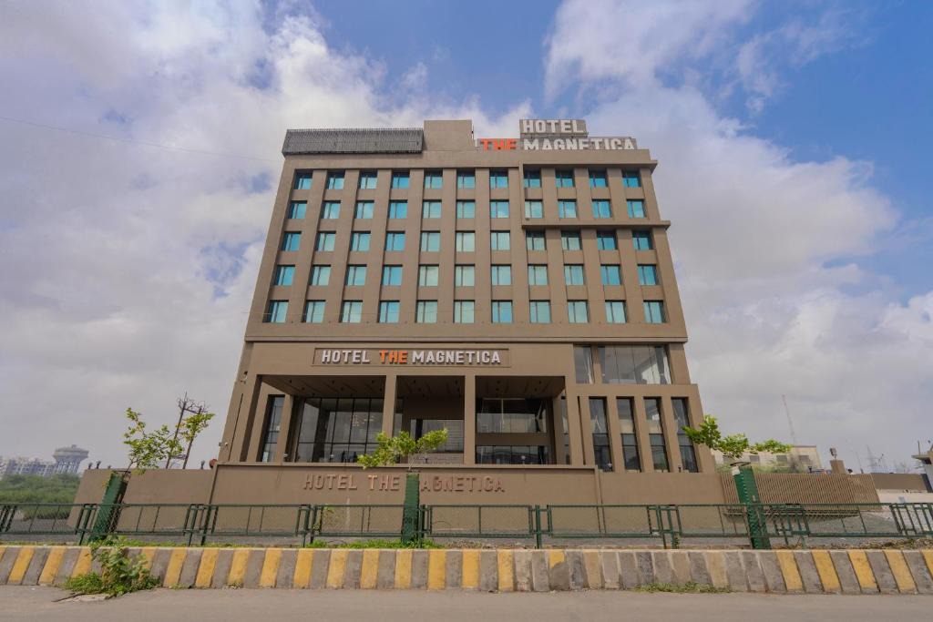 Udhna Hotel | The Magnetica