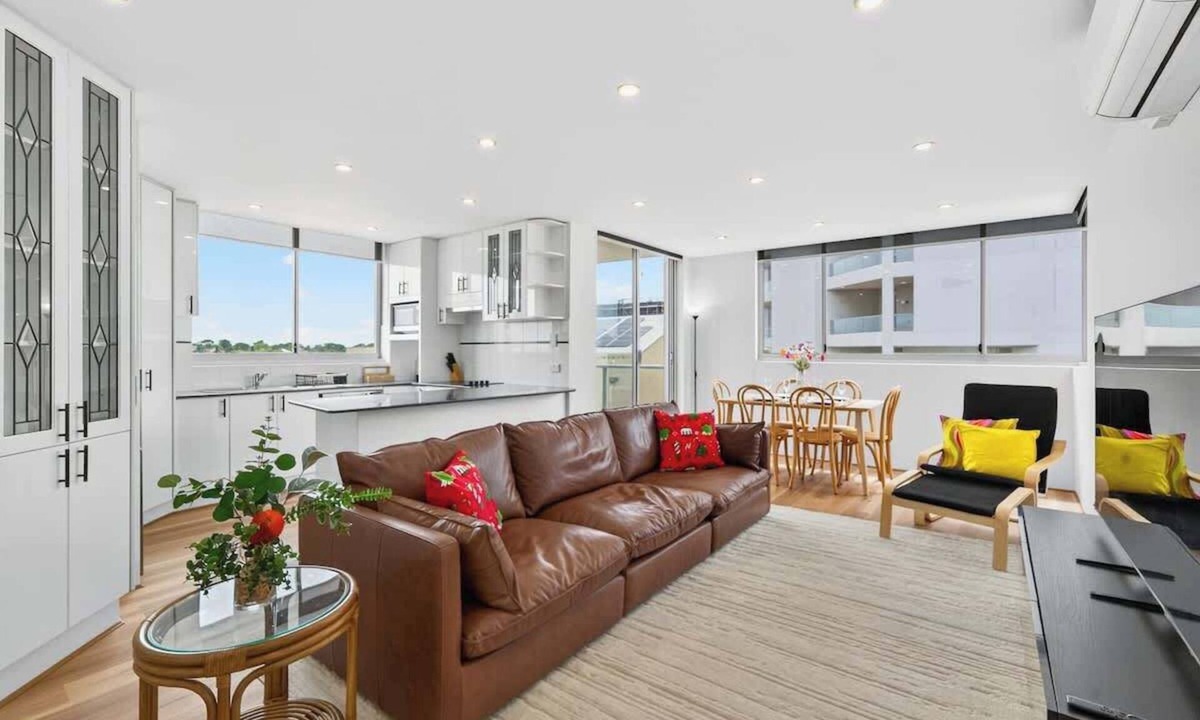 Cronulla Apartment | The Ocean View Sanctuary | Spa + Parking