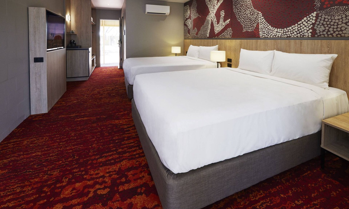 Yulara Hotel | The Outback Hotel