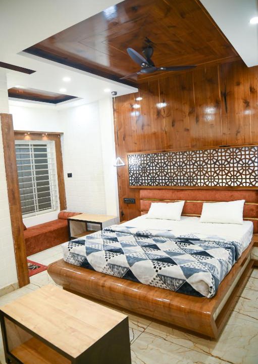 Bhopal Resort | The prandium lux restro pooldeck room