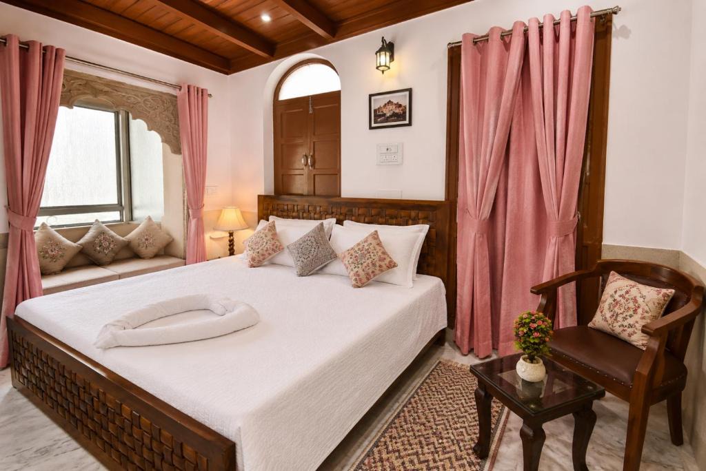 Gulab Sagar House | The Rajputana hotel and Restaurant