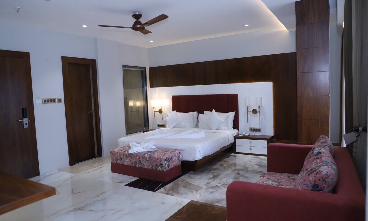 Gwalior Hotel | The Royal Class Hotel