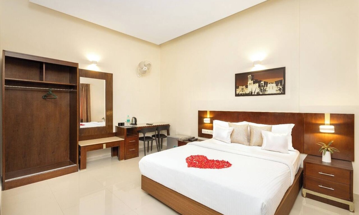 Kochi Hotel | THE SENATE HOTEL BY ADDON