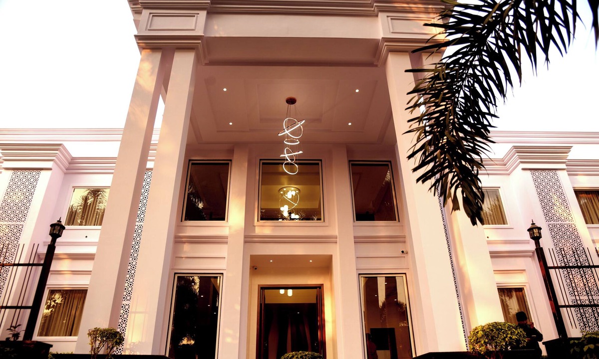 Marhi Hotel | The shark inn Residency