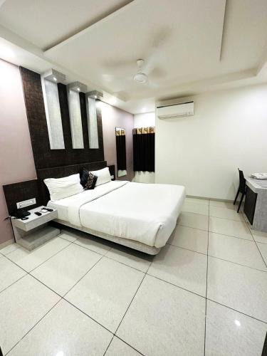 Dwarka Hotel | The Sky Comfort Hotel Parth Inn