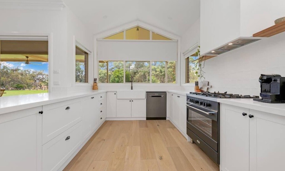 Echuca House | The Waterfront - Echuca Holiday Homes