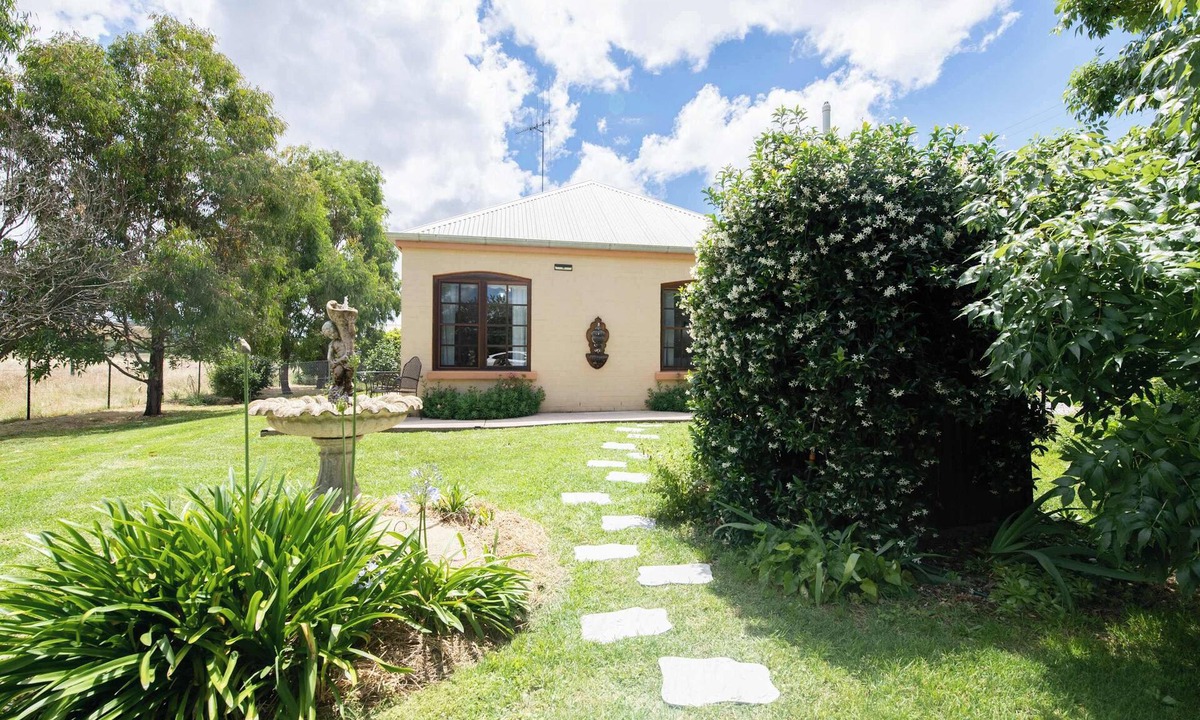 Canobolas House | Thornleigh Cottage - Countryside Escape