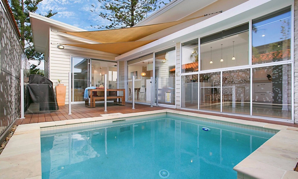 Mermaid Beach House | Tobys Beach House - Executive-style beach house has everything you need within easy reach