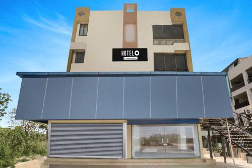 Ahmedabad Hotel | Townhouse Ambawadi Bus Terminal Near Ahmedabad Airport