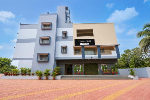 Jamshedpur Hotel | Townhouse Bhelaipahari Jamshedpur Formerly JR Royals