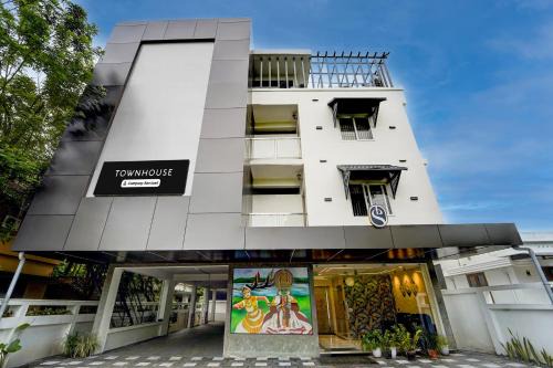 Alwaye Hotel | Townhouse Cochin Airport Formerly Skyluxe