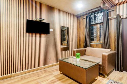 Ghatampur Hotel | Townhouse Oak Awas Vikas Kalyanpur
