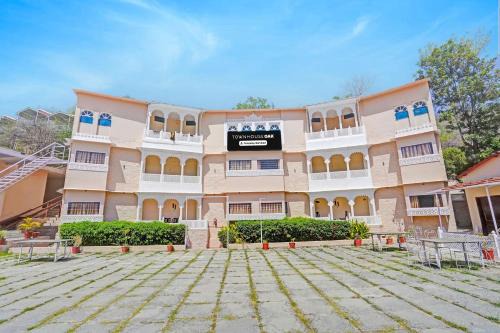 Kumbhalgarh Hotel | Townhouse Oak Kumbhalgarh Forest View Formerly Kumbhal Castle