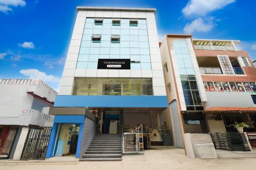 Krishnarajapura Hotel | Townhouse Oak Whitefield Railway Station Kadugudi Whitefield