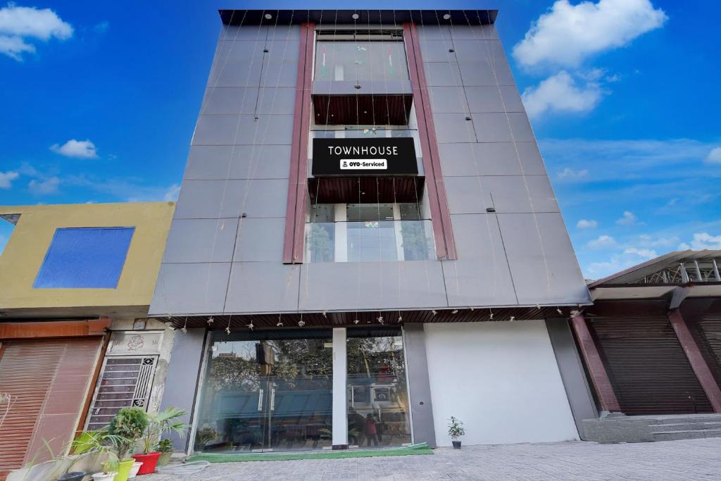 Gurugram Hotel | Townhouse Sector 67A Gurgaon Formerly Viraj Residency