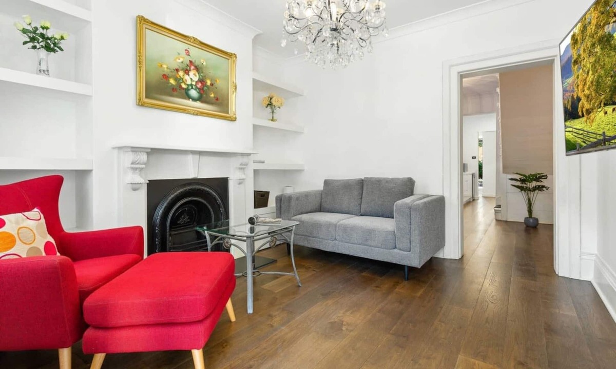 Millers Point Apartment | Traditional 2-Bed Terrace House in Millers Point