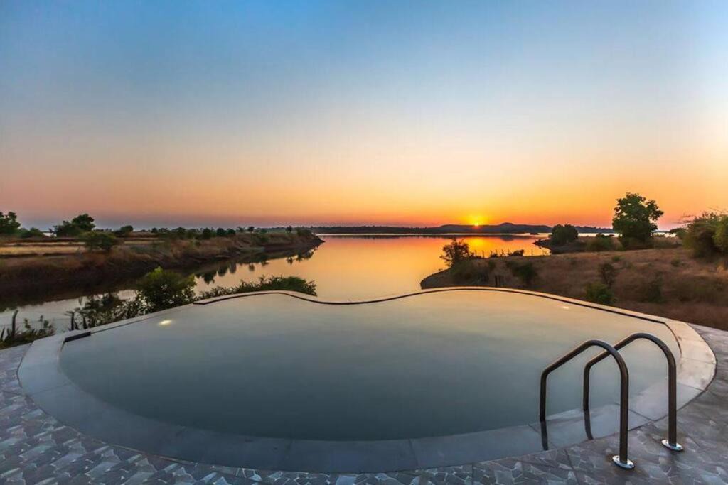 Alwand Villa | Travalong Yamir - 3 BHK Infintiy Pool Villa