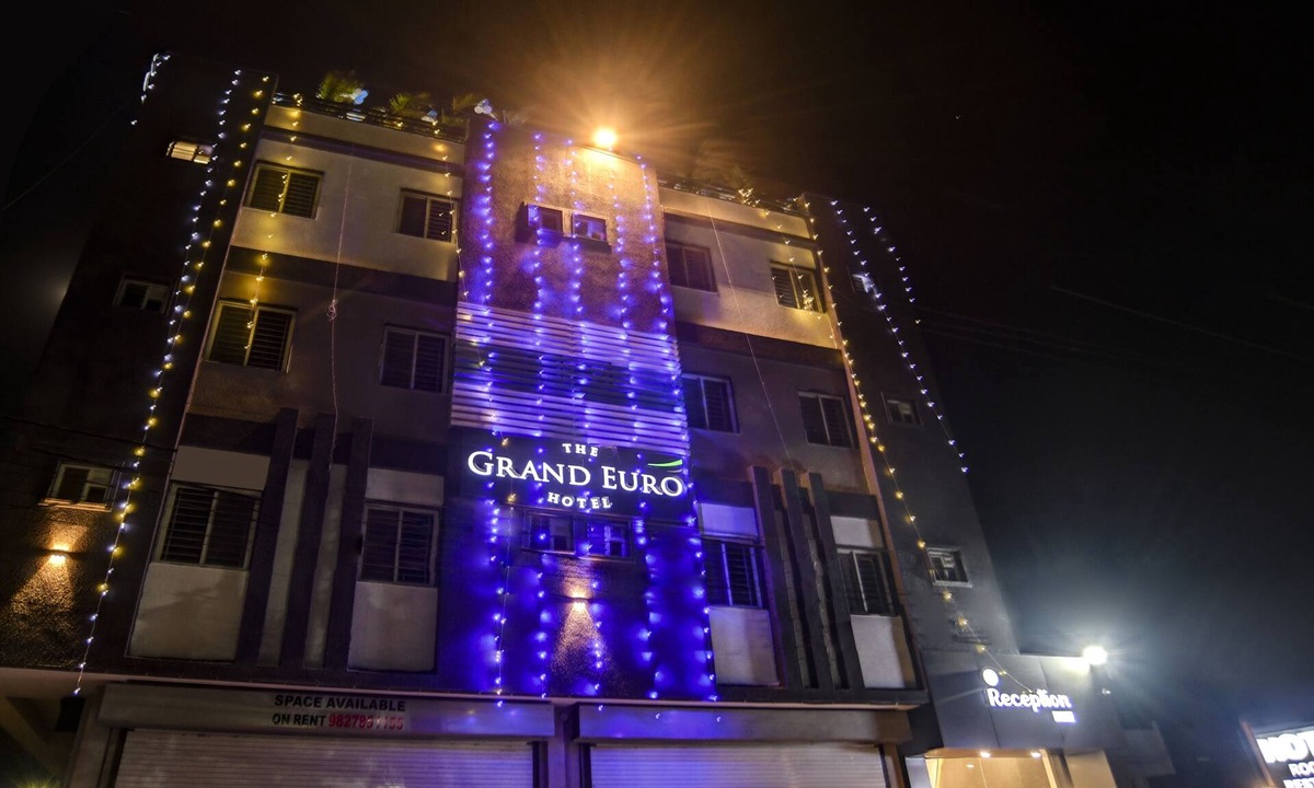 Indore Hotel | Treebo Grand Euro Pipliyahana Square