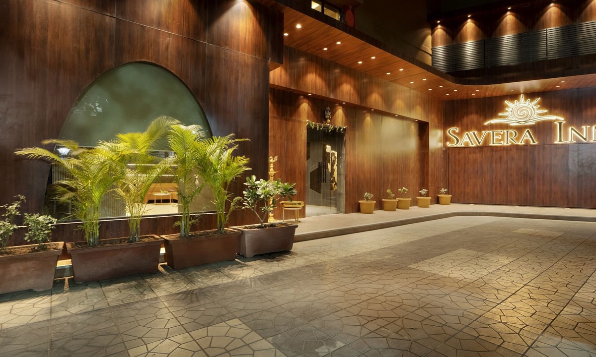Kandiwali West Hotel | Treebo Premium Savera Inn