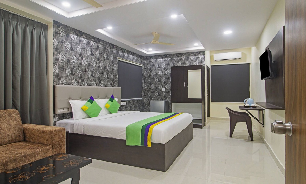 Madhapur Hotel | Treebo Royal Signature