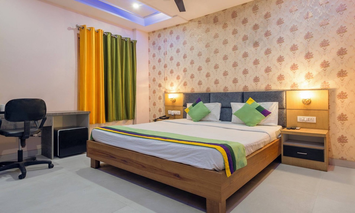 Lucknow Hotel | Treebo Shankuntalam, Near Lucknow Airport