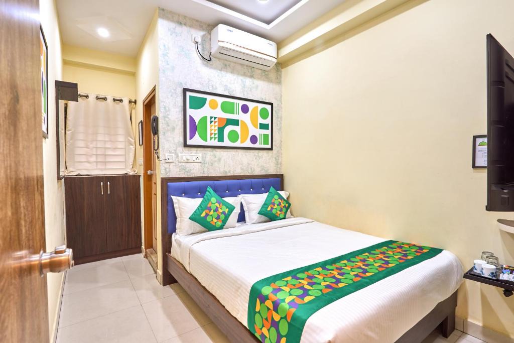 RR Nagar Hotel | Treebo Three Street Inn RR Nagar