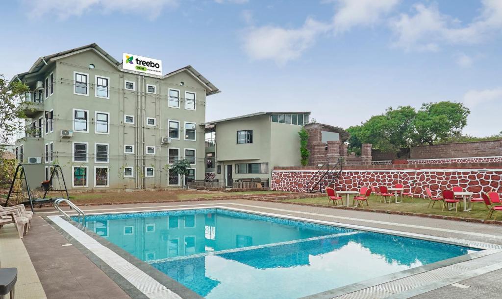 Mahabaleshwar Hotel | Treebo Vhyomaan Resort With Swimming Pool